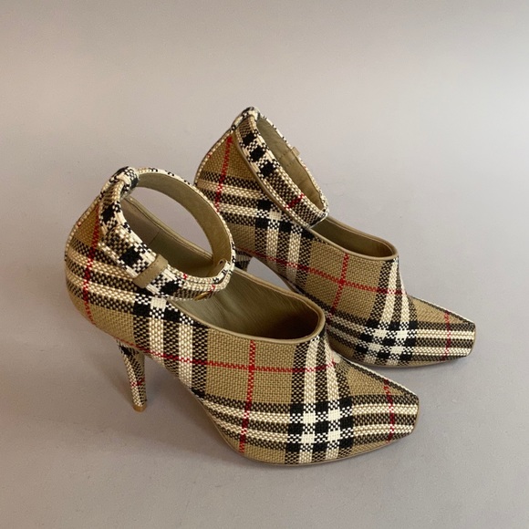 Burberry Check Heels - Picture 4 of 9